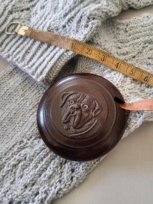 他の写真2: アンバーの眼をしたワンコ　アンティークのテープメジャー　英国　コレクション