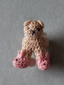 他の写真2: ウサギ靴を履いたベビー熊　ミニチュア　ハンドニット　編みぐるみ