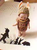 ウサギ帽子の男の子