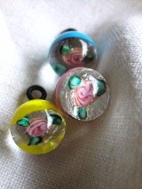 ピンクの薔薇　ペーパーウェイトボタン　