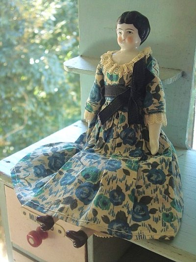 画像3: ドイツのアンティーク　チャイナヘッドドール　人形の家　１９ｃｍ　蒼いドレス　