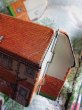 画像6: 張出し窓のある小さな家　ブリキ缶　カントリーハウス　　英国　 (6)