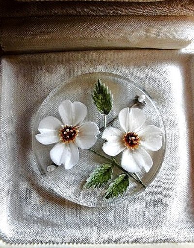 画像2: 白いアクセサリー　ルーサイトのブローチ　花水木　ハナミズキ　　