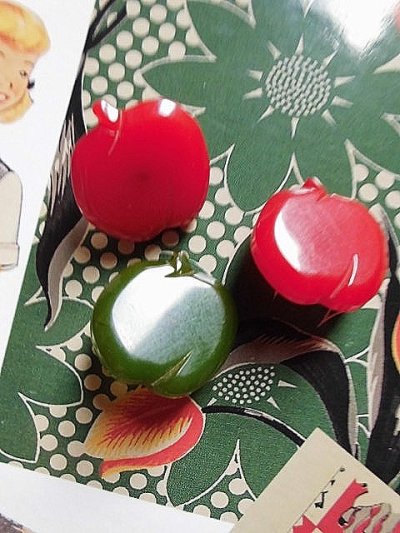 画像3: 林檎　ベークライトのボタン　　