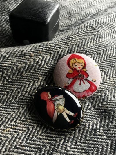画像2: 赤ずきんちゃんのボタン　ガラスドーム ＆ くるみボタン
