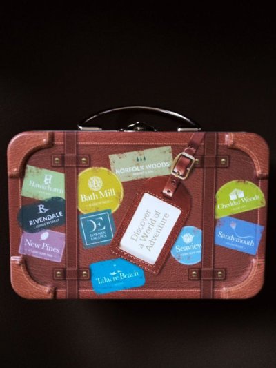 画像2: 旅好きの人へ　トランク　スーツケース　旅行鞄　ブリキ缶　★ドール用サイズ　　　