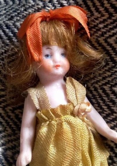 画像1: ブロンドヘアの女の子　オレンジリボン　８ｃｍ　オールビスクドール　