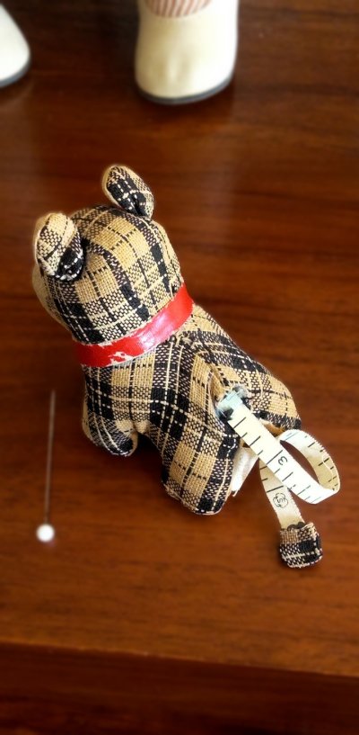 画像3: ピンクッション＆テープメジャー　チェックの子犬　ジャパンメイド