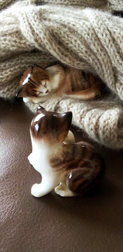 画像2: ミニチュア フィギアのセット 　茶トラ猫さん２種 　BROWN TABBY CAT 　ロイヤルドルトン　