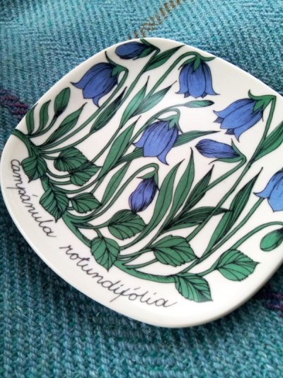 画像3: 青い花の飾り皿　カンパニュラ　ARABIA　アラビア　ボタニカシリーズ