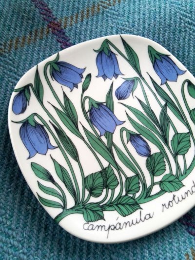 画像2: 青い花の飾り皿　カンパニュラ　ARABIA　アラビア　ボタニカシリーズ