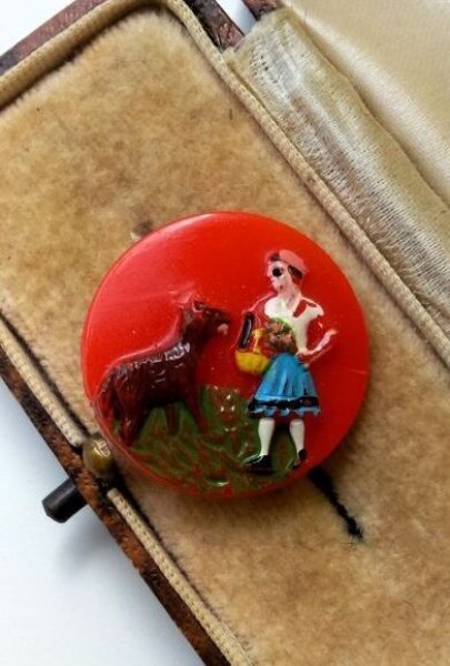 画像1: 赤ずきんちゃんとオオカミのボタン　赤いガラス (1)