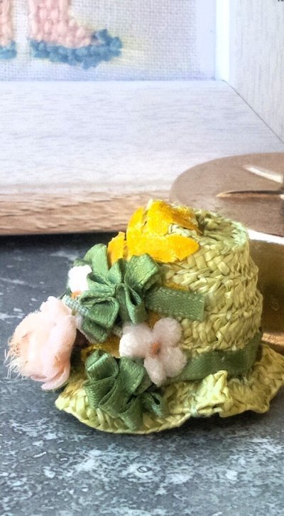 画像2: 若草色のフラワーハット　E　人形用    麦わら帽子  ミニチュアサイズ　