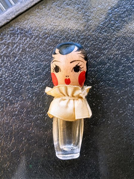 画像1: 女の子の形をした小さなボトル　香水瓶　７ｃｍ (1)
