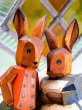 画像4: 木彫りのウサギのカップル　ドイツの古い木工細工　ハンドカーヴィング　 (4)