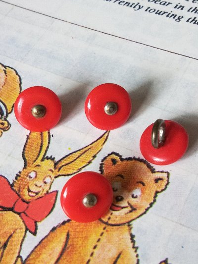 画像3: アンティークのシューボタン　赤い眼をしたウサギさんに　２個ペア　テディベア