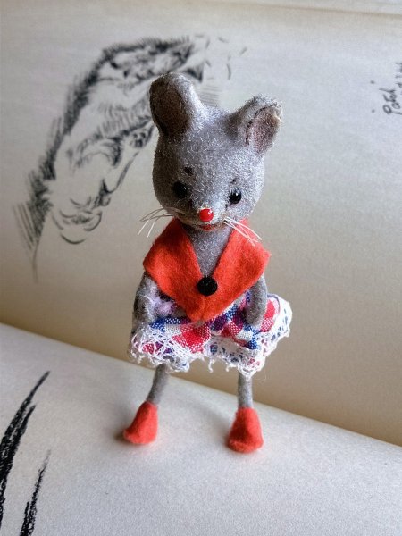 画像1: 赤い鼻のマウスの女の子　ドイツ　WAGNER　kunstlerschutz (1)