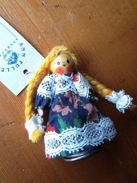 画像1: シンブルホルダー　リバティーオブロンドン　５ｃｍ　アンフラー　ドール (1)