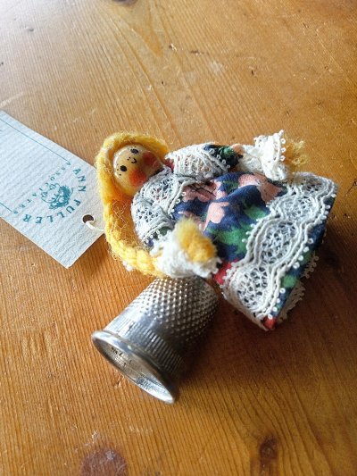 画像1: シンブルホルダー リバティーオブロンドン 5cm アンフラー ドール