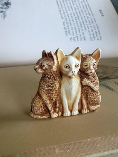 画像2: ３びきのねこ　ブローチ　きれいなアイボリーの風合い