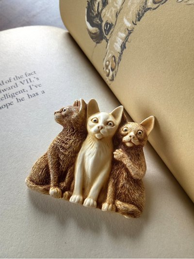 画像1: ３びきのねこ　ブローチ　きれいなアイボリーの風合い