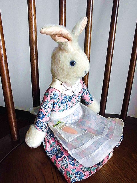 Hello Bunny ワンピースを着たウサギの女の子 Snap