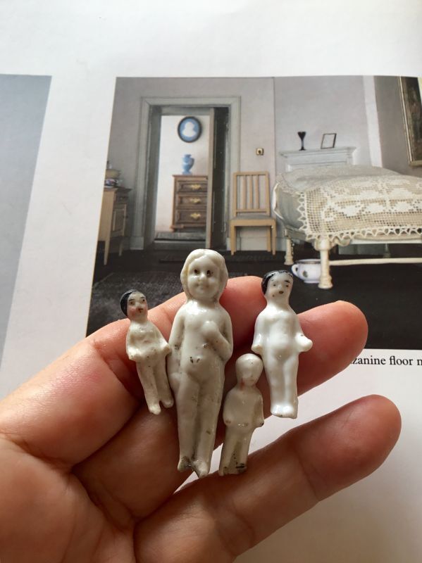 割引販売 白いミニチュアドール フローズンシャーロット 人形遊び １９