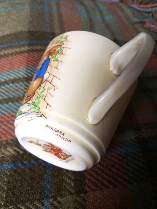 バニキンズ 釣れるかな 古い時代のカップ ロイヤルドルトン